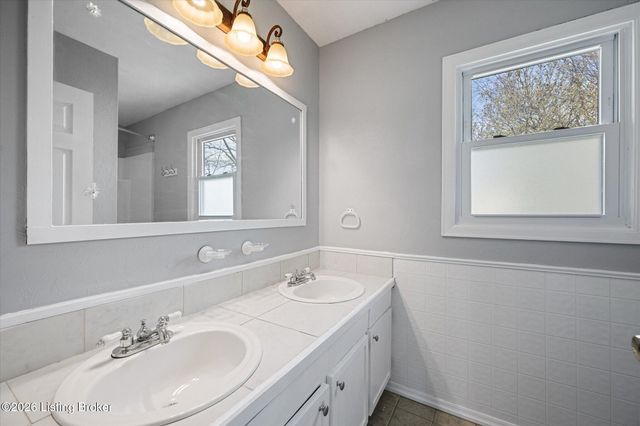 1807 Blanca Ct, Louisville, KY 40223