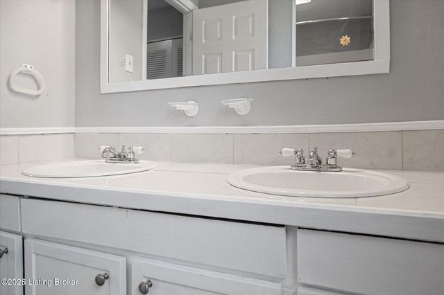 1807 Blanca Ct, Louisville, KY 40223