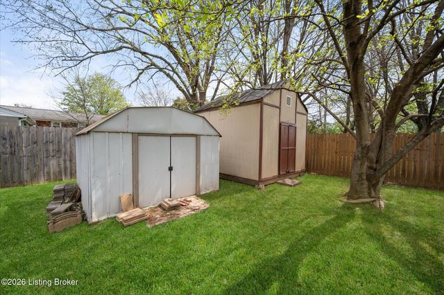 1807 Blanca Ct, Louisville, KY 40223