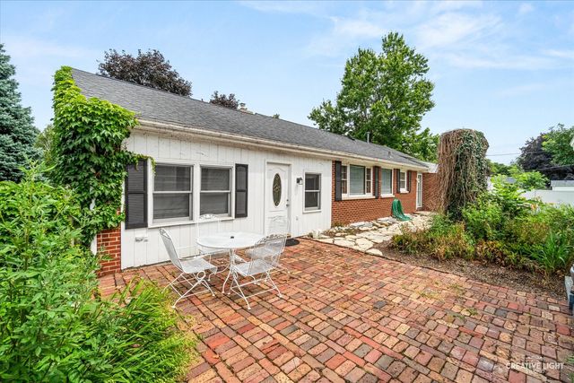 203 S Rosedale Avenue, Aurora, IL 60506