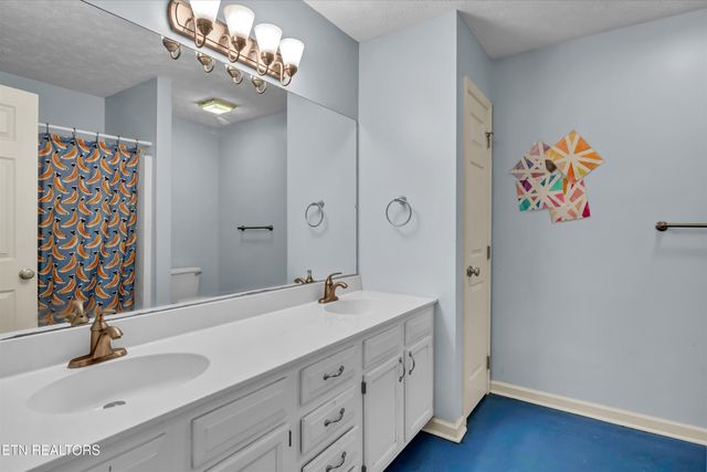 1517 Randall Park Drive, Knoxville, TN 37922