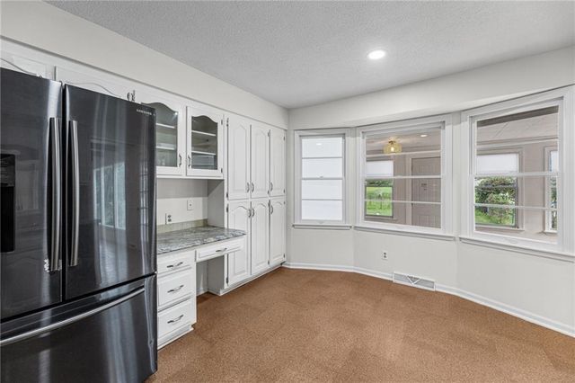 905 S Lincoln Avenue, Raymore, MO 64083