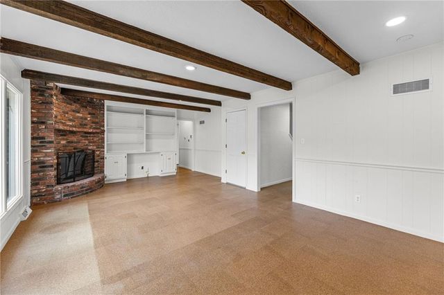 905 S Lincoln Avenue, Raymore, MO 64083