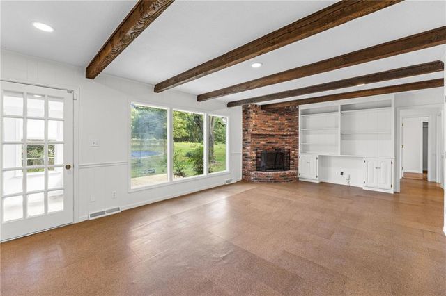 905 S Lincoln Avenue, Raymore, MO 64083