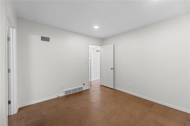 905 S Lincoln Avenue, Raymore, MO 64083