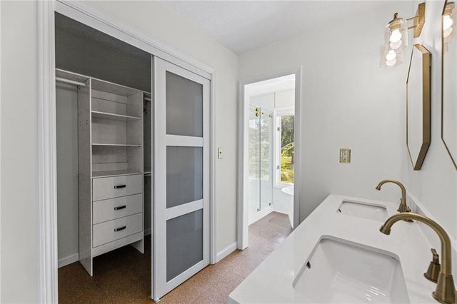 905 S Lincoln Avenue, Raymore, MO 64083