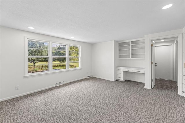 905 S Lincoln Avenue, Raymore, MO 64083