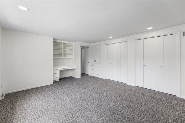 905 S Lincoln Avenue, Raymore, MO 64083