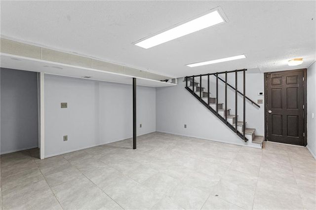 905 S Lincoln Avenue, Raymore, MO 64083