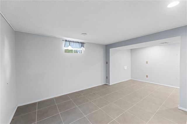 905 S Lincoln Avenue, Raymore, MO 64083