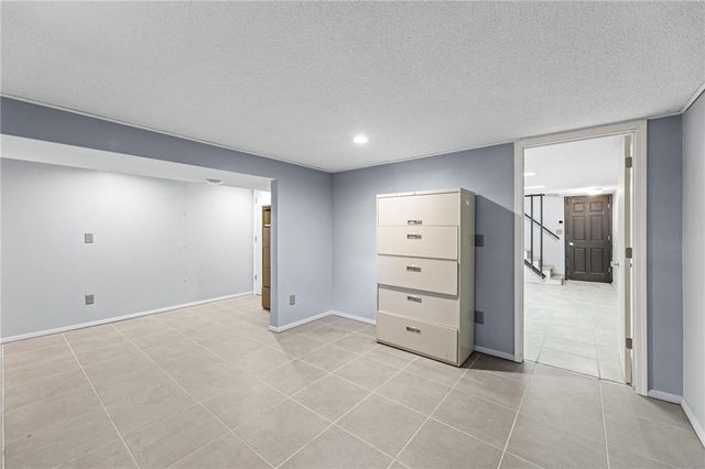 905 S Lincoln Avenue, Raymore, MO 64083