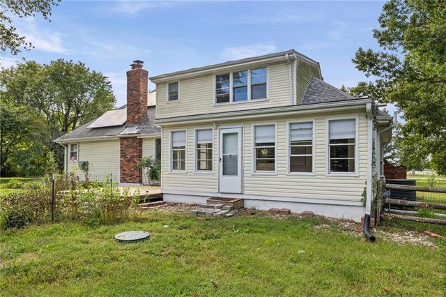 905 S Lincoln Avenue, Raymore, MO 64083