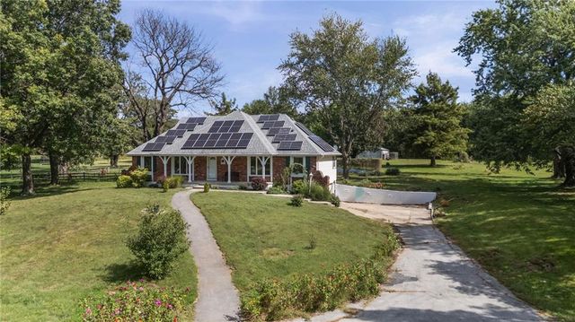 905 S Lincoln Avenue, Raymore, MO 64083