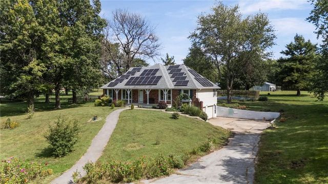 905 S Lincoln Avenue, Raymore, MO 64083