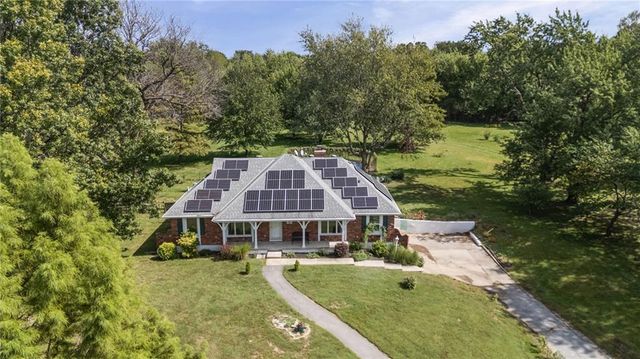 905 S Lincoln Avenue, Raymore, MO 64083