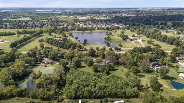 905 S Lincoln Avenue, Raymore, MO 64083