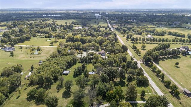 905 S Lincoln Avenue, Raymore, MO 64083