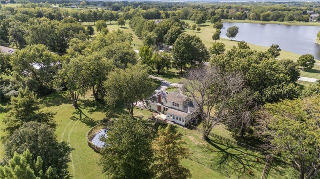 905 S Lincoln Avenue, Raymore, MO 64083
