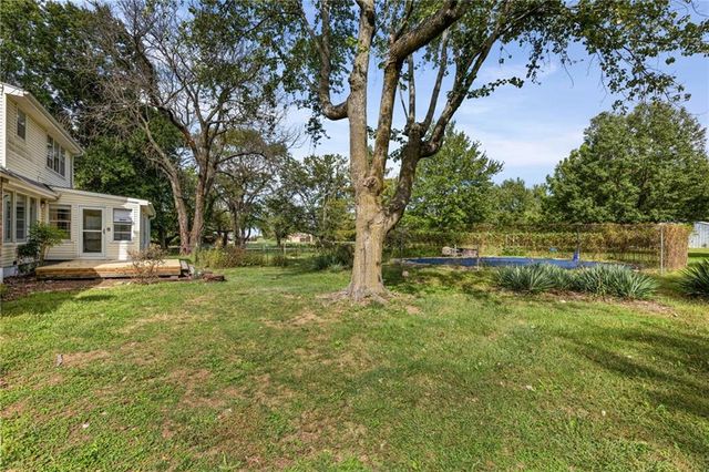 905 S Lincoln Avenue, Raymore, MO 64083