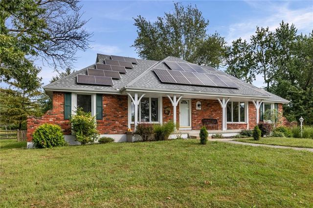 905 S Lincoln Avenue, Raymore, MO 64083