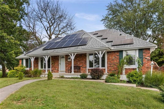 905 S Lincoln Avenue, Raymore, MO 64083