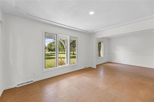 905 S Lincoln Avenue, Raymore, MO 64083