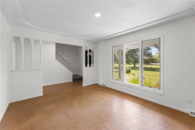 905 S Lincoln Avenue, Raymore, MO 64083