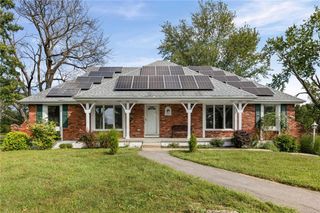 905 S Lincoln Avenue, Raymore, MO 64083