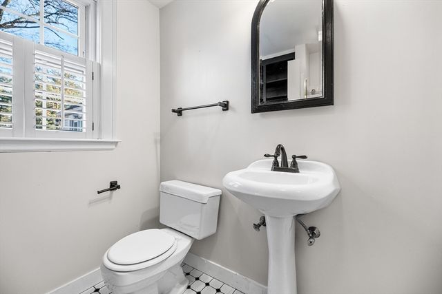 337 Edgell Rd, Framingham, MA 01701