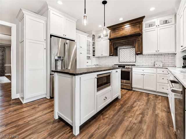 6428 Tallwood Circle NW, Canton, OH 44718