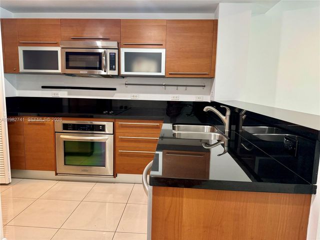 253 NE 2nd St 2306, Miami, FL 33132