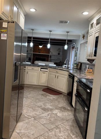 104 Parkview Cir, Cache, OK 73527