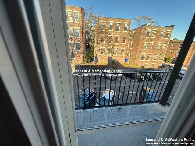 16 Short St 4, Brookline, MA 02446