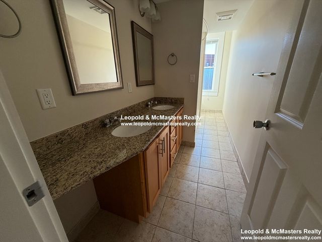 16 Short St 4, Brookline, MA 02446