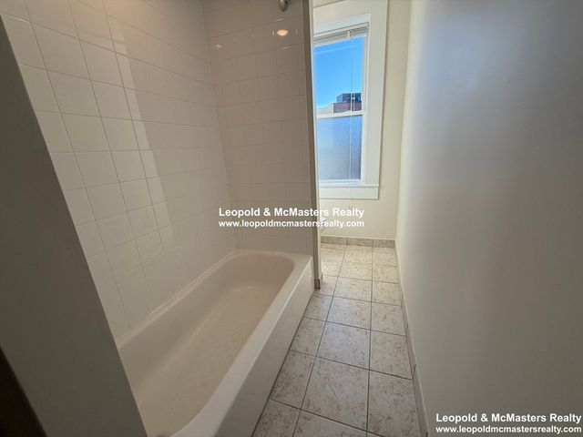 16 Short St 4, Brookline, MA 02446