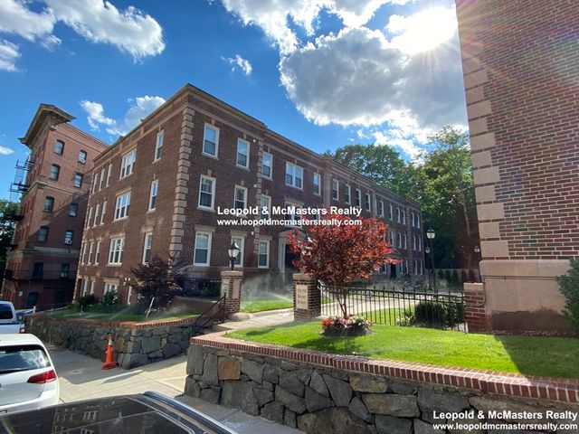 16 Short St 4, Brookline, MA 02446