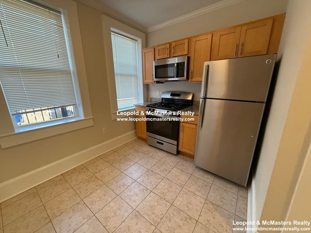 16 Short St 4, Brookline, MA 02446