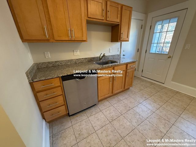 16 Short St 4, Brookline, MA 02446