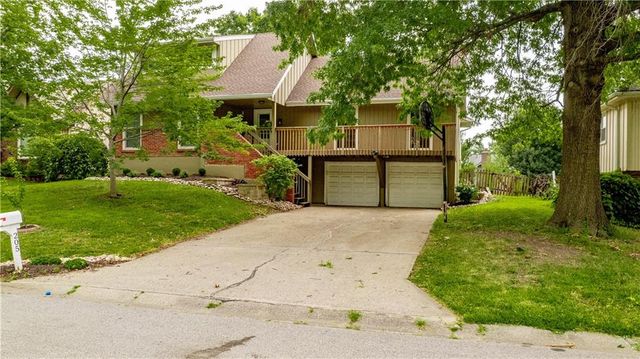 205 NE Noeleen Lane, Lee's Summit, MO 64086