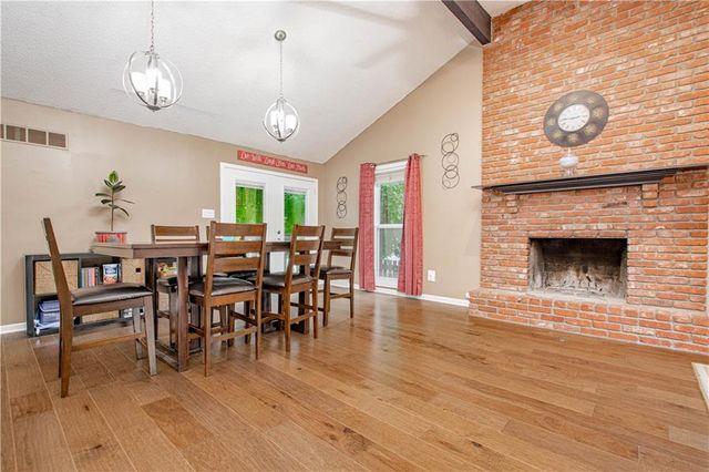 205 NE Noeleen Lane, Lee's Summit, MO 64086