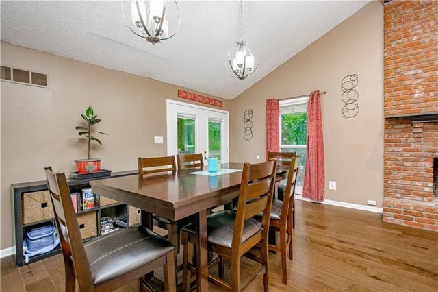 205 NE Noeleen Lane, Lee's Summit, MO 64086