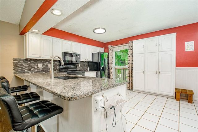205 NE Noeleen Lane, Lee's Summit, MO 64086