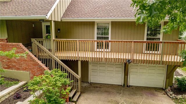 205 NE Noeleen Lane, Lee's Summit, MO 64086