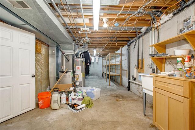 205 NE Noeleen Lane, Lee's Summit, MO 64086