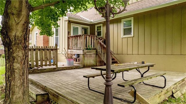 205 NE Noeleen Lane, Lee's Summit, MO 64086