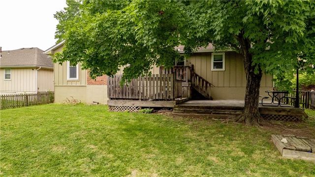 205 NE Noeleen Lane, Lee's Summit, MO 64086