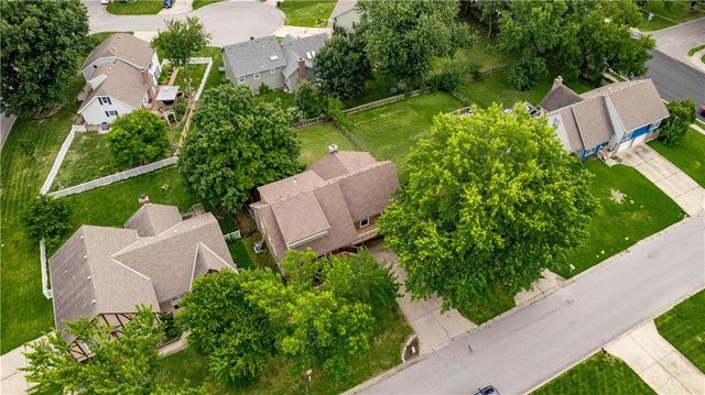 205 NE Noeleen Lane, Lee's Summit, MO 64086