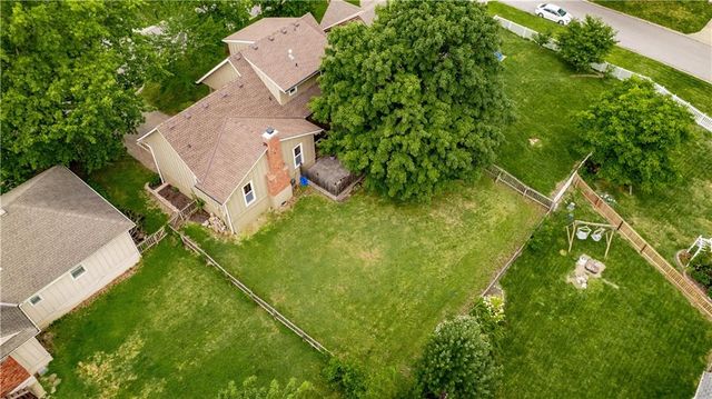 205 NE Noeleen Lane, Lee's Summit, MO 64086