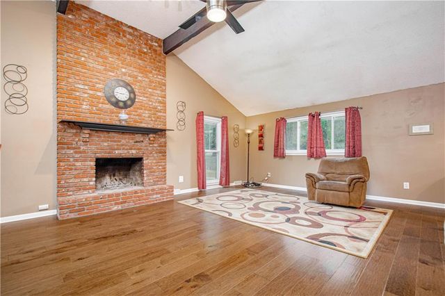 205 NE Noeleen Lane, Lee's Summit, MO 64086