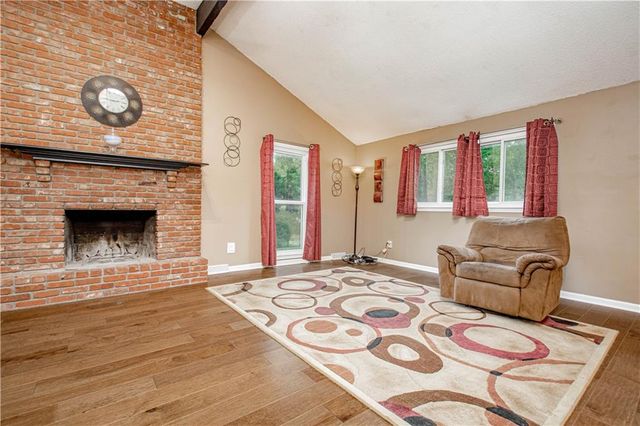 205 NE Noeleen Lane, Lee's Summit, MO 64086